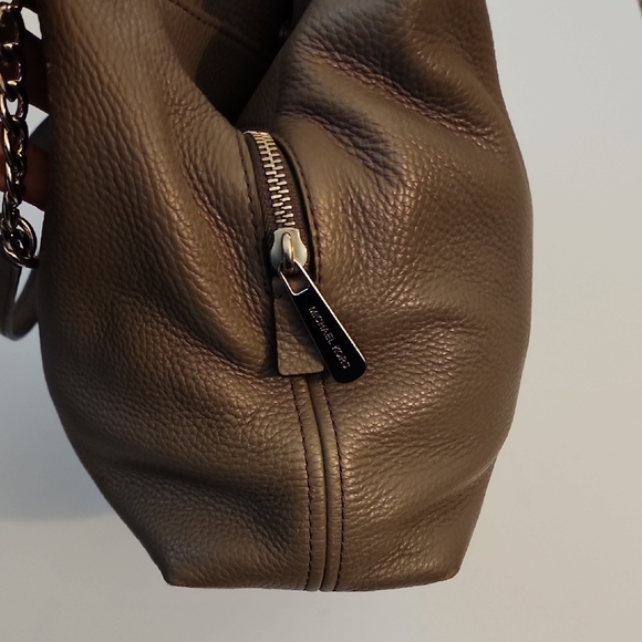 Michael Michael Kors Jet Set Chain Leather Tote. - Picture 6 of 16